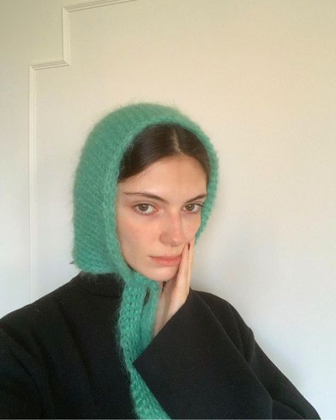 Crochet Hood, Bonnet Hat, Knitted Hood, Knitting Accessories, Knit Fashion, Mode Inspiration, Knitting Inspiration, Cute Crochet, Crochet Designs