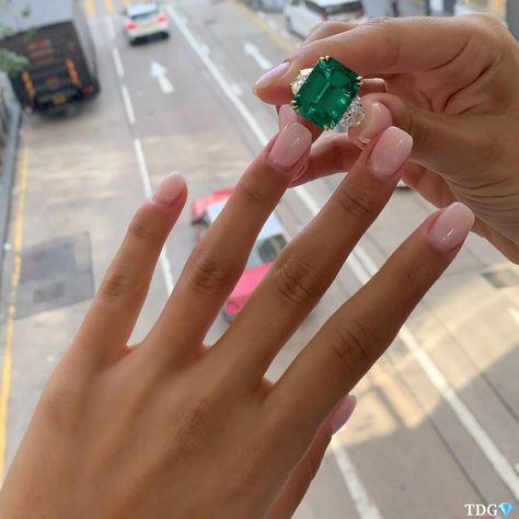 Emerald Oval Engagement Ring, Emerald Green Ring, Emerald Engagement Ring Green, Colombian Emerald Ring, Rings Oval, Jewellery Board, Emerald Ring Vintage, Ring Inspiration, Ring Inspo