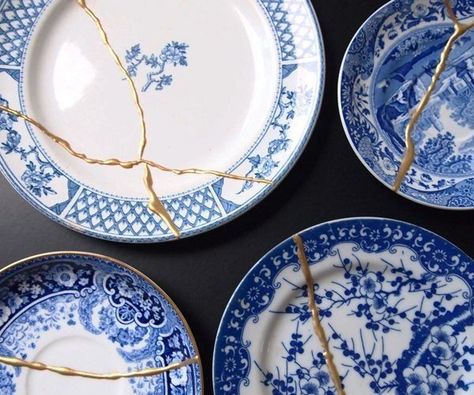 Why hide the cracks when you can make them beautiful?From The Netherlands (home of ceramic delftware) comes this innovative product. With the New Kintsugi Repair... Kintsugi Diy, Japanese Gold Repair, Kintsugi Art, Ancient Japanese Art, Japanese Philosophy, Gold Diy, Broken China, Art Japonais, Diy Repair