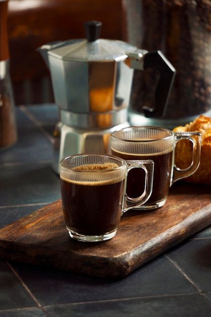 Photography Restaurant, Caffeine Drinks, Coffee Shop Photography, Coffee Shot, Photo Coffee, Coffee Wallpaper, Dark Roast Coffee, Creative Coffee, Food Drink Photography