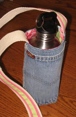 Diy Water Bottle, Bottle Sling, Water Bottle Carrier, Water Bottle Bag, Blue Jeans Crafts, Denim Projects, Jean Crafts, Denim Bags, Recycled Jeans