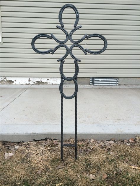 Grave side cross Horse Grave Ideas, Horseshoes Crafts, Horse Shoe Cross, Horseshoe Cross, Memorial Cross, Horseshoe Crafts Projects, Horseshoe Projects, Horse Memorial, Cross Love