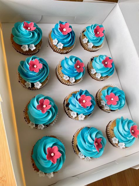 Moana Birthday Party Cupcakes, Lilo And Stitch Birthday Treats, Stitch Party Snacks, Moana Birthday Party Treats, Moana 3rd Birthday Cake, Lilo And Stitch 2nd Birthday Party Ideas, Lilo And Stitch Birthday Cupcakes, Moana Dessert Ideas, Moana Pool Party Ideas