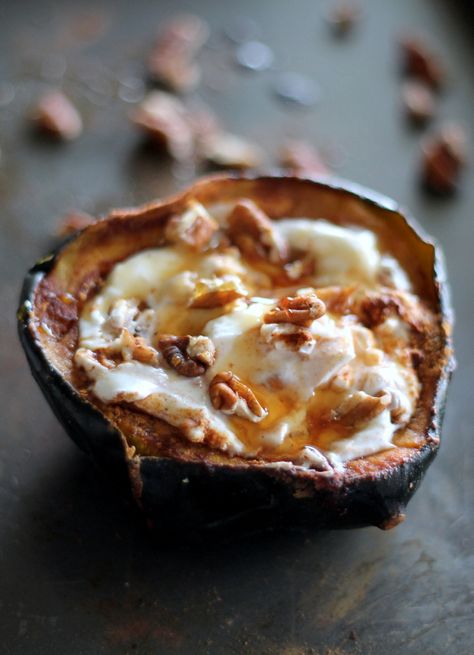 The warm cinnamon sweet acorn squash paired with creamy cool greek yogurt, a drizzle of honey and some crunchy pecans is simply sensational. Best breakfast I've had in quite sometime! Greek Yogurt Recipes Breakfast, Yogurt Recipes Breakfast, Honey Pecans, Greek Yogurt Honey, Yogurt Greek, Greek Yogurt Breakfast, Yogurt Honey, Acorn Squash Recipes, Healthy Greek Yogurt