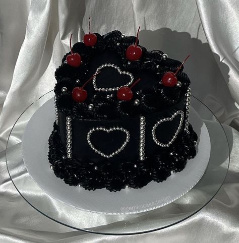 Dark Feminine Birthday, Black Cherry Cake, Heart Cake Aesthetic, Gothic Birthday Cakes, Goth Cakes, Gothic Cake, Truffle Cake, Chocolate Truffle Cake, Vintage Birthday Cakes