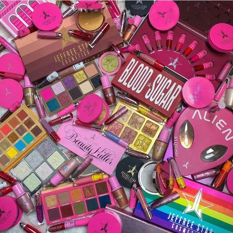 Jeffree Star Cosmetics on Instagram: “HI 48 HOUR SALE, HOW ARE YA? 💖🔥 Shop 30% off our eyeshadow palettes! We’ve also restocked the #Star chrome mirrors and #MagicStar setting…” Kylie Jenner Makeup Collection, Jeffree Star Palette, Alcone Makeup, Makeup Collection Storage, Jeffree Star Makeup, Makeup Collection Goals, Ysl Makeup, Kylie Makeup, Collection Makeup