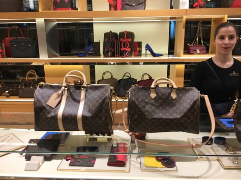 Louis Vuitton Keepall 45 and Speedy 40 Keepall 45 Outfit, Louis Vuitton Speedy 40, Louis Vuitton Keepall 45, Speedy 40, Keepall 45, Louis Vuitton Purse, Lv Bags, Louis Vuitton Keepall, Book Storage