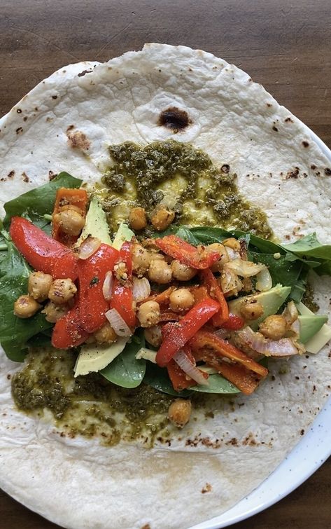 Veggie Pesto, Pesto Wrap, Vegetarian Wraps, Healthy Munchies, Pesto Spinach, Pesto Sandwich, Vegan Wraps, Veggie Wraps, Vegan Pesto