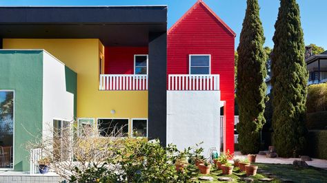 Stucco Facade, Memphis House, Building Exterior Design, Hawaiian Homes, Green Facade, Colorful Interior, Kindergarten Design, Faded Colors, Kengo Kuma