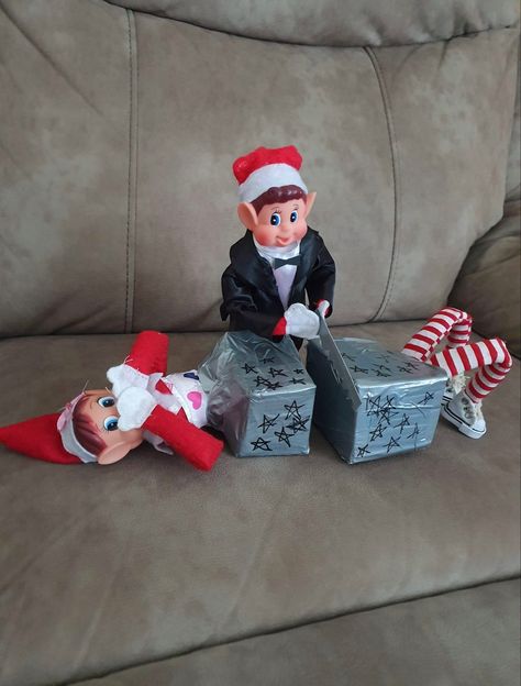 Elf Magician, Zombie Christmas, Elf Fun, Box Ideas, On The Shelf, Elf On The Shelf, The Magicians, Eos, Zombie