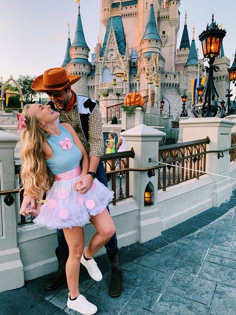 Bo Peep Disney Bound, Bo Peep Costume Diy Woman, Little Bo Peep Costume Women, Woody And Bo Peep Costume, Woody And Bo Peep, Little Bo Peep Costume, Disney Fits, Diy Costumes Women, Disneyland Photos