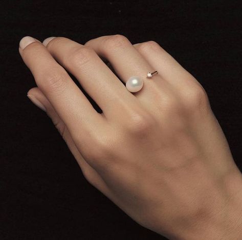 Ring Pearl Modern, Modern Pearl Jewelry, Pearl Diamond Ring, Sister Rings, Beauty In Simplicity, Simply Chic, Instagram Beauty, Pearl Diamond, Jewelry Inspo