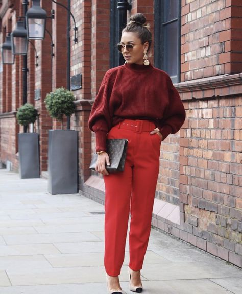 Maroon Monochromatic Outfit, Monochromatic Outfit Winter, Sweater Styling, Monochromatic Fashion, Color Combos Outfit, Monochromatic Outfit, Belted Pants, Classy Casual Outfits, Red Outfit