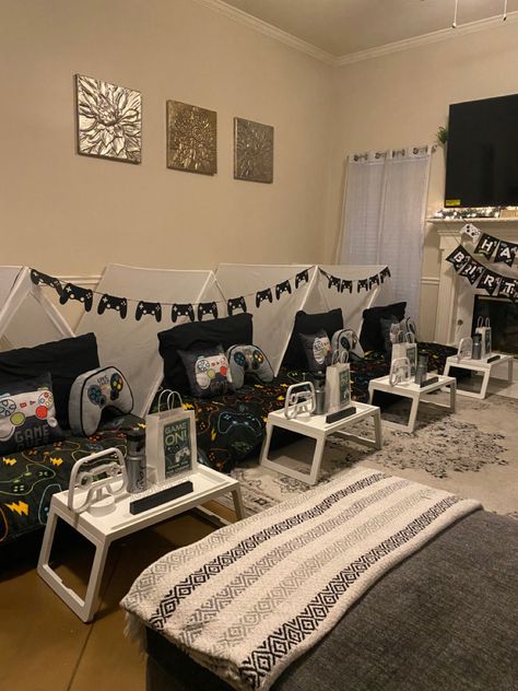 Teepee sleep over for boys! Who says boys cant have sleepovers? Slumber Tent Party Ideas, Gaming Sleepover Party, Kids Sleep Over Ideas, Teen Boy Sleepover Ideas, Boys Slumber Party Ideas, Sleepover Ideas Boys, Boy Sleepover Party Ideas, Boy Sleepover Ideas, Canopy Sleepover