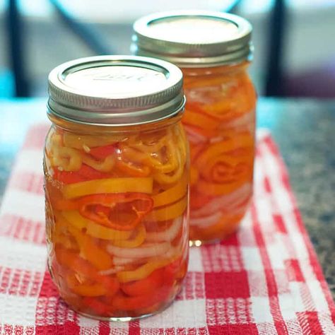 Sweet Pickled Cauliflower Recipe, Pickled Cauliflower Recipe, Homemade Refrigerator Pickles, Pickled Sweet Peppers, Pickled Pepper Recipe, Recipes With Banana Peppers, Pickled Hot Peppers, Pickled Cauliflower, Pickled Peppers