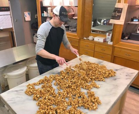 Gourmet popcorn shops in Lancaster, Lititz offer unique eats as snack’s popularity grows [photos] | Life & Culture | lancasteronline.com Popcorn Business, Popcorn Store, Popcorn Shop, Popcorn Popper, Pop Popcorn, Gourmet Popcorn, Caramel Corn, Raw Cashews, Ice Pops