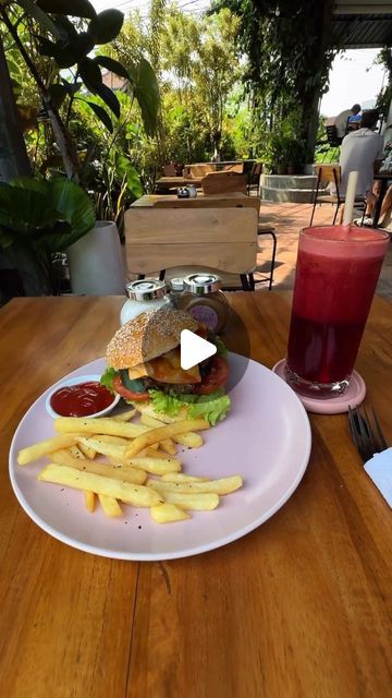 Camera Tricks Tips Mobile on Instagram: "Restaurant Insta reel idea @bayounug Tag a friend who needs to try this shot  . Save this Tricks and try it  . Support & Follow & like, Comment  . Selected by :@akif_saleem_ . #restaurant #juice #food #burger #behindthescene #iphonephotography #iphoneography #shotoniphone #photographytutorial #creativevideo  #reels #photographytricks  #videotutorial #broll #mobilephotographer #photographyidea #makingof #idea #tips #tricks" Instagram Reel Ideas Food, Restaurant Reels Instagram, Food Reels Ideas, Food Reels Instagram, Restaurant Reels, Video Techniques, Healthy Food Instagram, Instagram Restaurant, Food Reels