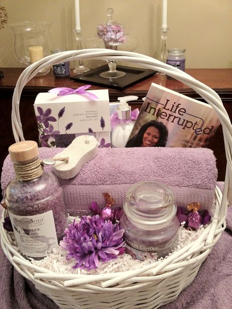 Towel Gift Basket, Lavender Gift Basket, Client Gift Baskets, Mothers Day Baskets, Homemade Gift Baskets, Diy Gifts To Sell, Housewarming Gift Baskets, Valentine's Day Gift Baskets, Auction Baskets