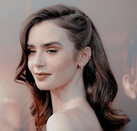 Bridal Mid Length Hair, Wedding Hairstyle Mid Length, Candy Hairstyles, Hollywood Glam Hair, Glam Hair, Masquerade Party, Mid Length Hair, Hollywood Glam, Lily Collins