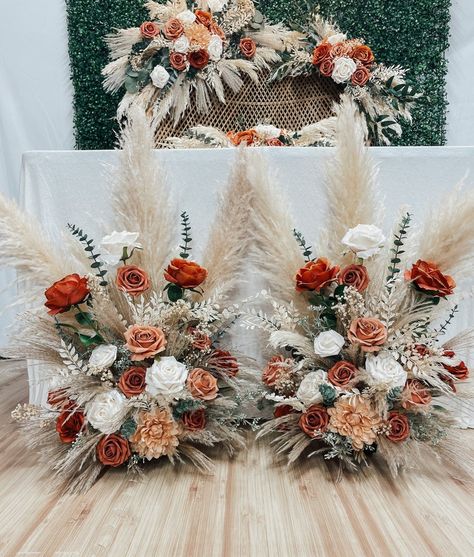 Rustic Wedding Flower Bouquet, Burnt Orange Wedding Alter, Boho Flower Arrangements Diy, Wedding Flowers Burnt Orange, Burnt Orange Wedding Centerpieces, Wedding Flowers Terracotta, Rustic Fall Wedding Flowers, Florals With Pampas, Rusty Orange Wedding