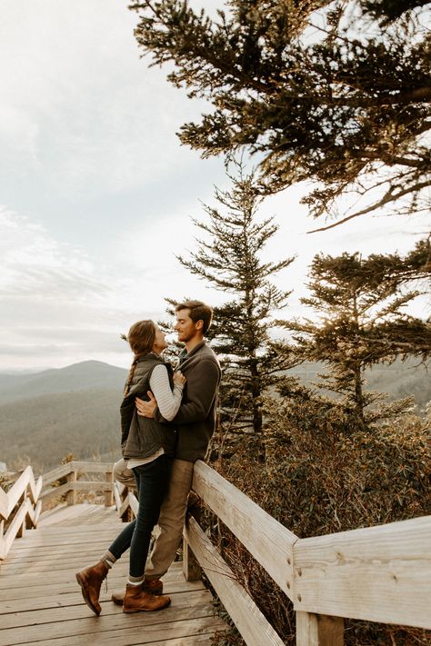 Engagement Hike Outfit, Hiking Family Pictures, Photo Poses For Couples Mountains, Nc Mountain Engagement Photos, Blue Ridge Engagement Photos, Family Photos Hiking, Gatlinburg Couple Pictures, Engagement Hiking Photos, Hiking Engagement Photoshoot