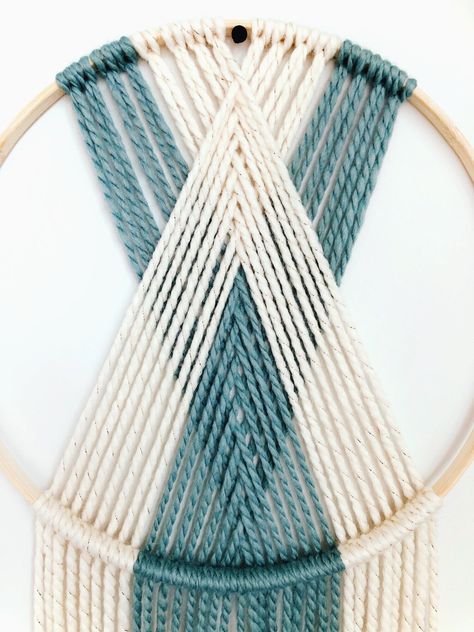 Macrame With Hoops Diy, Double Ring Macrame Wall Hanging, Modern Macrame Wall Hanging Diy, Embroidery Hoop Macrame, Circular Weaving Wall Hangings, Round Macrame Wall Hanging Diy Tutorial, Diy Circle Wall Decor, Metal Ring Macrame Diy, Macrame Wall Hanging Round