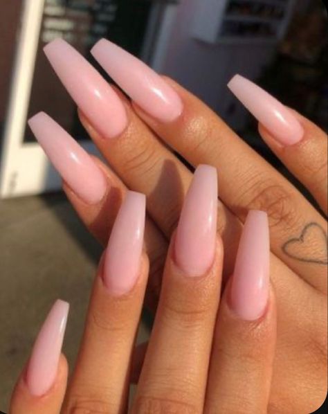 Acrylic Nails Kylie Jenner, Kylie Jenner Nails, Nail Goals, Shellac Nails, Ballerina Nails, Nails Pink, Oval Nails, Pretty Little Thing, Matte Nails