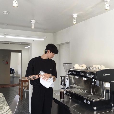 Barista Aesthetic, Korean Coffee Shop, Barista Outfits, Korean Coffee, China Street Fashion, Black Korean, Boy Black, Coffee Shop Aesthetic, Cozy Cafe