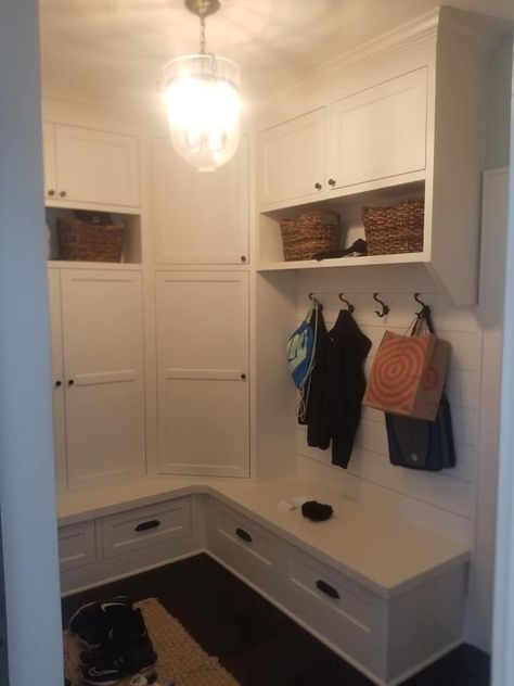 Mudroom With Corner Cabinet, Corner Mudroom Built Ins, L Shaped Mudroom Storage, L Shaped Mudroom Bench With Storage, L Shape Mudroom Lockers, L Shaped Mudroom Lockers With Doors, Mud Room Garage, Victorian Terrace Interior, Entryway Closet