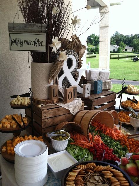 Outdoor Wedding Food Table, Reception Serving Table Ideas, Western Buffet Table Ideas, Rustic Buffet Table Decor, Food Table Display Ideas, Farmhouse Graduation Party Ideas, Party Table Set Up Layout Food Displays, Western Food Table, Buffet Table Display