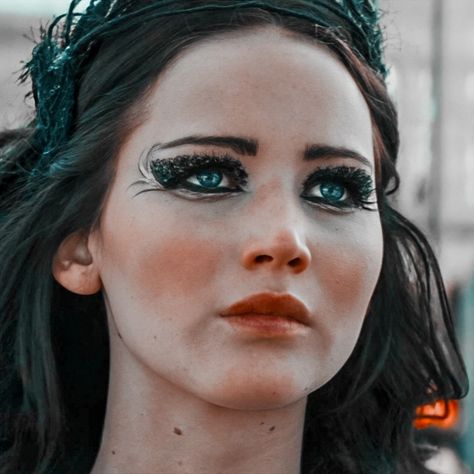 Hunger Games Capitol Makeup, Katniss Makeup, Katniss Everdeen Makeup, Katniss Everdeen Hair, Thg Aesthetic, Hunger Games Makeup, The Hunger Games 1, Jeniffer Lawrence, Hunger Games Capitol