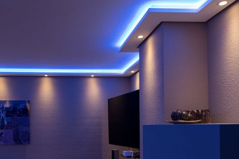 BENDU - Moderne Stuckleisten bzw. Lichtprofile für indirekte Beleuchtung von Wand und Decke aus Hartschaum WDML-200A-PR. Kombinierbar mit LED Band bzw. Lichtschlauch und / oder Spots bzw. Downlights. Cove Lighting, Ceiling Design Bedroom, Ceiling Light Design, Indirect Lighting, Led Stripes, False Ceiling Design, Led Grow Lights, False Ceiling, Ceiling Design