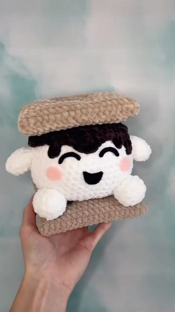 Crochet Smores Pattern, Plush Yarn Amigurumi Free Pattern, Fall Crochet Plushie Patterns, S'more Crochet Pattern, Crochet Marshmallow Pattern, Crochet Smores Pattern Free, Crochet Smores, Fall Crochet Plushies, Crochet Squishmallow Pattern