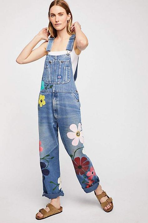 Rialto Jean Project Floral Painted Overalls Flower Overalls, Painted Overalls, Wearing Overalls, Strap Jeans, Ropa Upcycling, Cute Overalls, Mode Boho, Painted Jeans, Floral Jeans