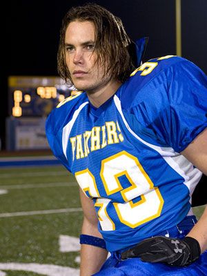 Him in that football uniform… | 26 Times That Tim Riggins Was Pure Perfection Tim Riggins Friday Night Lights, Riggins Friday Night Lights, Mississippi Mud Brownies, Mud Brownies, Tim Riggins, Jesse Metcalfe, Vince Vaughn, Mississippi Mud, Avan Jogia