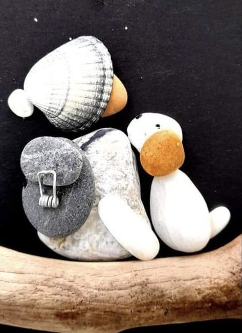 Rock Crafts Diy, Beach Rock Art, Rock Pictures, Seashell Art Diy, Stone Pictures Pebble Art, Beach Things, Art Coquillage, Pebble Art Family, Diy Rock Art