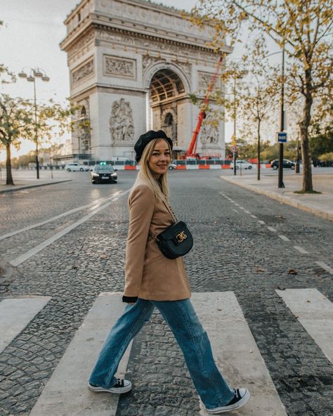 Poses In Paris Photo Ideas, France Pictures Ideas, Posing In Paris, Arc De Triomphe Picture Ideas, How To Pose Travel Photo Ideas, Photoshoot Ideas In Paris, Paris Summer Photoshoot, Pictures Paris Ideas, Photo Idea In Paris