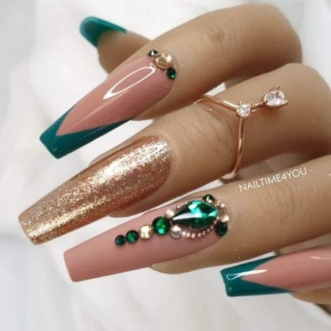 Emerald Nails, Green Acrylic Nails, Gold Nail, Fall Acrylic Nails, Acrylic Nails Coffin Short, Luxury Nails, Nail Art Ideas, Classy Nails, Fire Nails