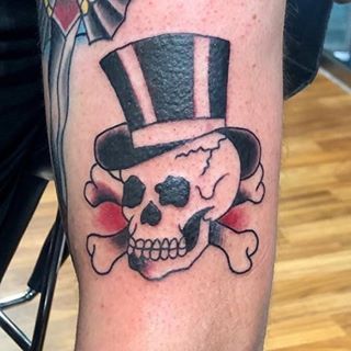 Club Tattoo at Harley-Davidson (@clubtattoohd) • Instagram photos and videos  #skulltattoo #tattoo #clubtattoo Top Hat Tattoo, Traditional Skull, Hat Tattoo, Club Tattoo, Skull Sleeve, Old School Tattoo Designs, Traditional Tattoo Art, Tattoo Meaning, American Traditional Tattoo