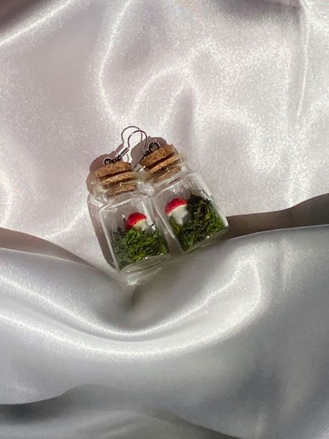 Mini Fairy Jars Diy, Mini Glass Jar Earrings, Mini Bottle Earrings, Glass Bottle Earrings, Mini Jars Diy, Tiny Jar Earrings, Mini Jars Ideas, Mini Jar Ideas, Tiny Bottle Crafts