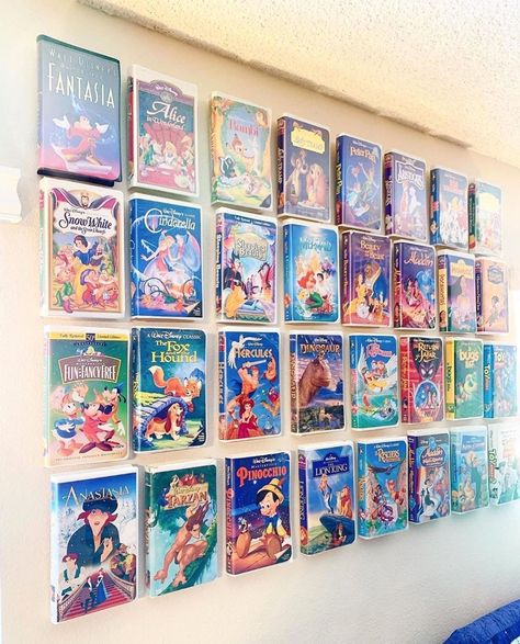 Adult Disney Room Decor, Disney Bedroom Ideas For Adults, Disney Bedroom Ideas, Disney Room Ideas For Adults, Disney Room Ideas, Room Ideas For Adults, Bedroom Ideas For Adults, Disney Bedroom, Casa Disney