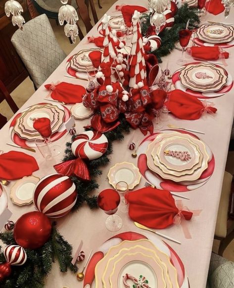 Christmas Centerpieces Candy Cane, Christmas Table Settings Candy Cane, Candycane Christmas Table Decor, Candy Cane Place Setting, White And Red Christmas Table Decor, Peppermint Christmas Party Theme, Peppermint Table Decorations, Candy Cane Christmas Party Decorations, Candy Cane Theme Table Decor