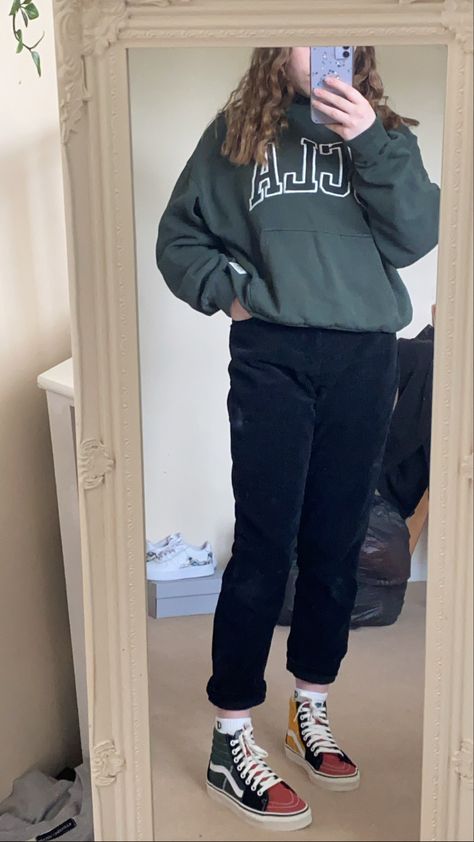 Hi Top Vans Outfit, Green Vans Outfit, Outfits Uni, Hi Top Vans, Vans Vintage, Teen Style, Vans Outfit, Ootd Inspo, Corduroy Trousers