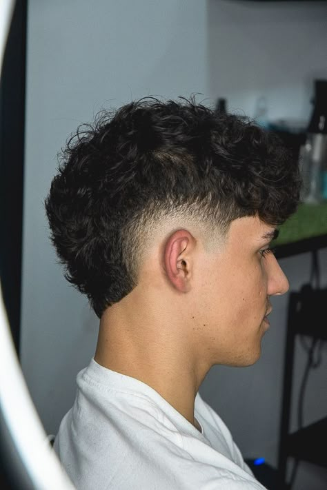 Burst Fade Mohawk Curly Hair, Mens Haircuts Thick Hair, Burst Fade Mohawk, Taper Fade Short Hair, Fade Haircut Curly Hair, Young Men Haircuts, Men Fade Haircut Short, Mohawk Haircut, Mohawk Hairstyles Men