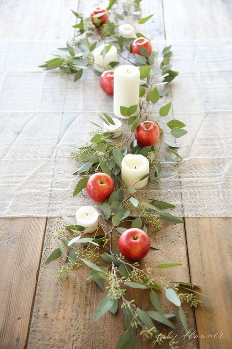 Easy Apple Centerpiece | Julie Blannerf Thanksgiving Table Settings Rustic, Thanksgiving Table Settings Diy, Diy Thanksgiving Centerpieces, Apple Centerpieces, Elegant Thanksgiving Table, Thanksgiving Table Centerpieces, Thanksgiving Home Decorations, Fall Table Centerpieces, Thanksgiving Decorations Diy