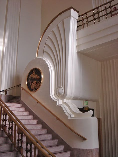 Interior Art Deco, Arte Art Deco, Bungalow Decor, Craftsman Bungalow, Art Deco Interior Design, Interior Vintage, Stair Case, Art Deco Decor, Art Nouveau Architecture