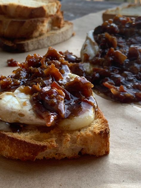 Bacon Jam Appetizer, Best Bacon Jam Recipe, Bacon Jam Recipe, Bacon Sauce, Recipes With Soy Sauce, Baked Goat Cheese, Whipped Goat Cheese, Easy Bacon, Best Bacon