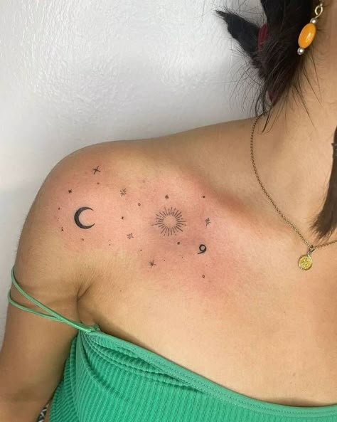 Unique Small Tattoos For Women, Tattoo Sonne, Small Tattoos For Women, Simple Tattoos For Women, Unique Small Tattoo, Small Shoulder Tattoos, Sun Tattoos, Cool Small Tattoos, Collar Bone Tattoo