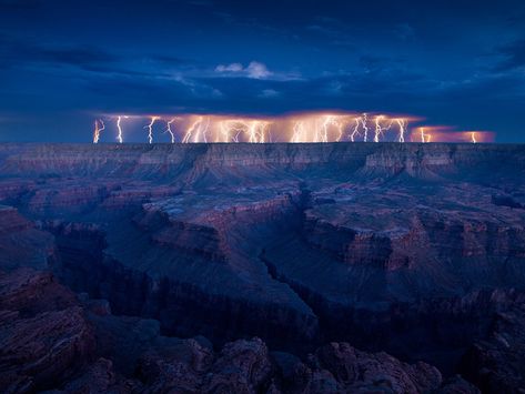 Lightning Show at the Grand Canyon Grand Canyon Arizona, Lightning Storm, Lightning Strikes, The Grand Canyon, Linnet, Jolie Photo, Natural Phenomena, Chiaroscuro, Alam Yang Indah