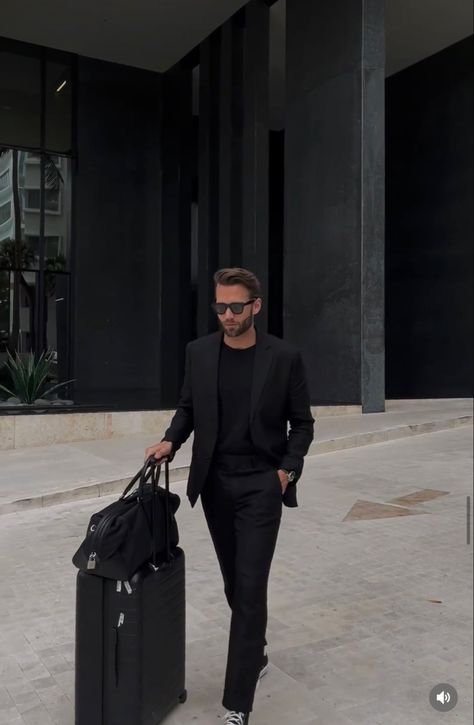 Mens Quite Luxury, Buisness Man Aesthic, Stealth Wealth Mens Style, All Black Old Money Outfit Men, Elegant Mens Outfits, Stealth Wealth Style Men, Mens Suit Aesthetic, Men’s New Years Eve Outfit, Rich Man Style